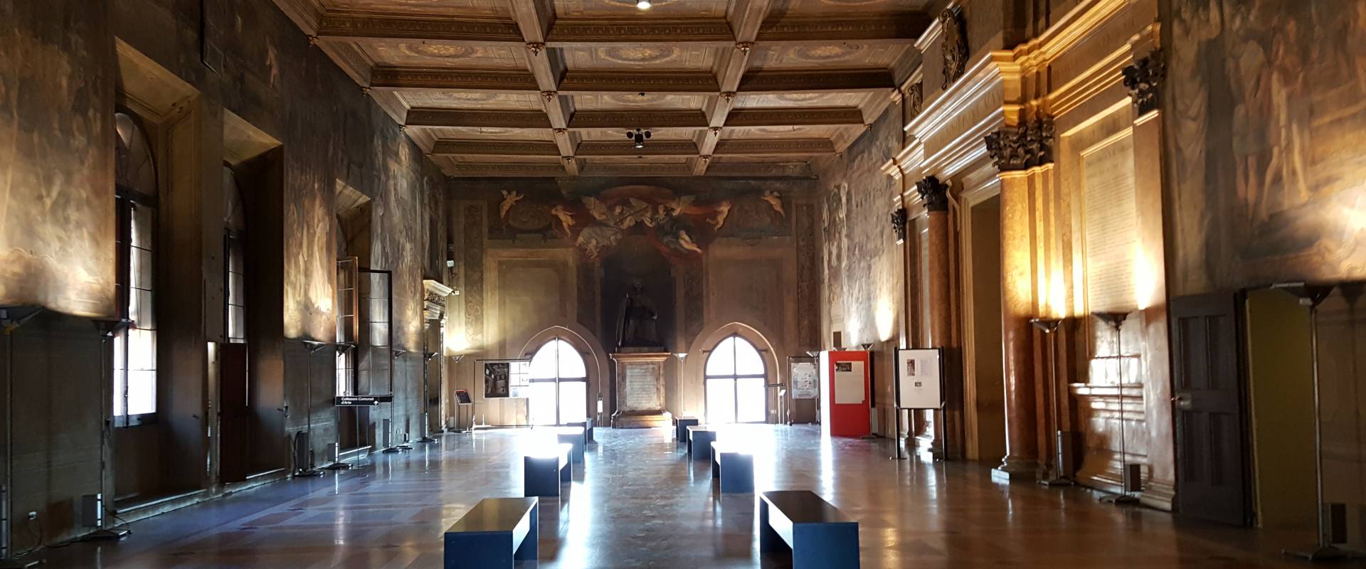 Bologna. Sala Farnese 2 foto di Raffacossa